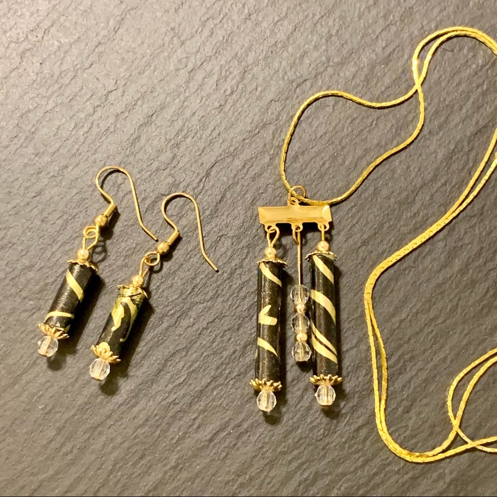 Vintage Gold Tone Box Chain Necklace Matching Black Cylinder Dangle Earrings